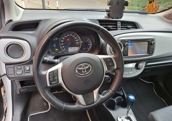 Toyota Yaris cena 32000 przebieg: 174000, rok produkcji 2012 z Warszawa małe 92
